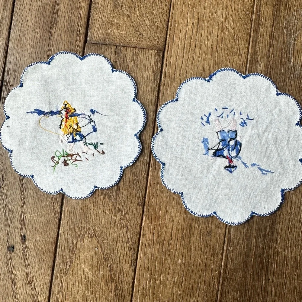 Vintage Embroidered Asian Linens Scalloped‎ Edge Coasters & Doily Folk Art READ